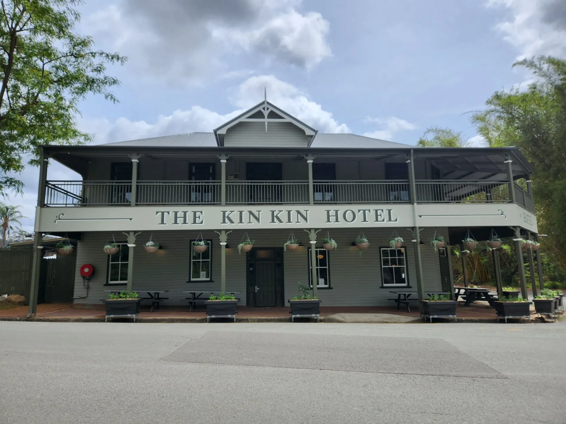 Kin Kin Hotel